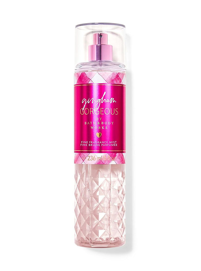 Bath & Body Works Gingham Gorgeous Fine Fragrance Mist 236 ml. สเปร์ยน้ำหอมที่ให้กลิ่นติดกายตลอดวัน กลิ่นแห่งความงดงามของดอกไม้ และมีความสุขที่สุดของเรา สตรอเบอร์รี่สีชมพู, น้ำหวานลูกพีชและดอกโบตั๋น