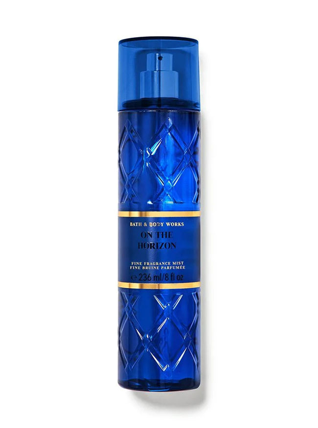 Bath & Body Works On The Horizon Fine Fragrance Mist 236 ml. สเปร์ยน้ำหอมที่ให้กลิ่นติดกายตลอดวัน เหมือนนั่งอยู่ริมทะเลและชมพระอาทิตย์ตกดินใต้ขอบฟ้า พาตัวคุณไปยังสถานที่พักผ่อนริมน้ำแห่งนี้ และปล่อยให้ความกังวลของคุณลอยไป ด้วยกลิ่นของมะกรูด ดอกบัว และ