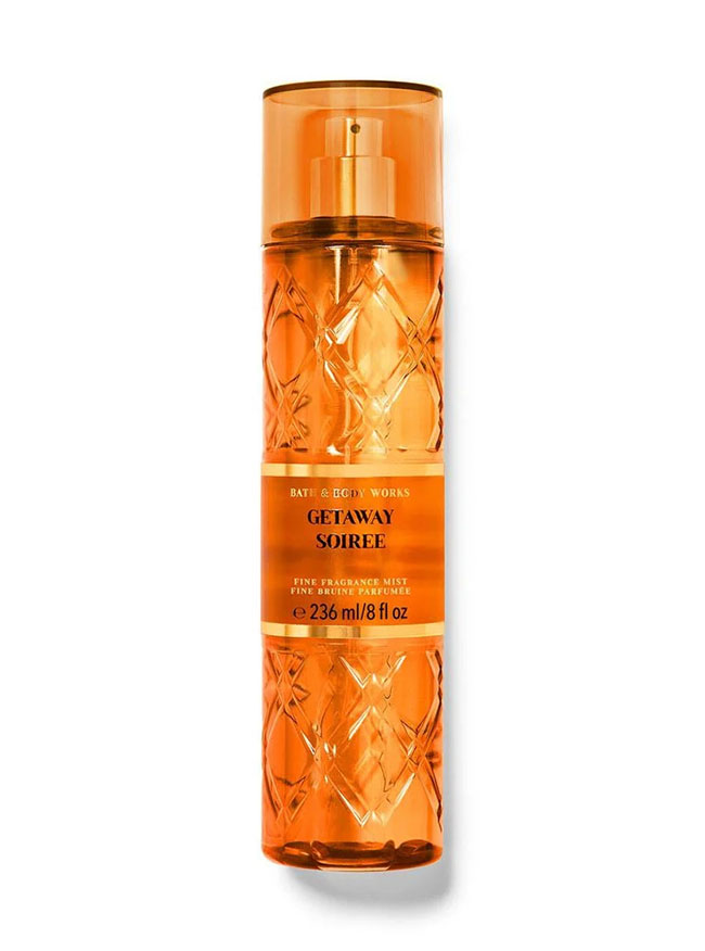 Bath & Body Works Getaway Soiree Fine Fragrance Mist 236 ml. สเปร์ยน้ำหอมที่ให้กลิ่นติดกายตลอดวัน บอกลาความเศร้าของคุณทำให้วันของคุณสดใสขึ้นด้วยแสงแดดที่จะพาคุณไปสู่วันหยุดพักผ่อนของคุณ ด้วยส้มแมนดารินซันคิส ซ่อนกลิ่น และโซลาร์มัสค์