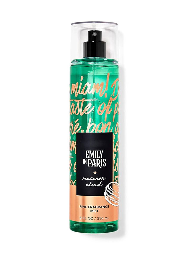 Bath & Body Works Emily in Paris Macaron Cloud Fine Fragrance Mist 236 ml. สเปร์ยน้ำหอมที่ให้กลิ่นติดกายตลอดวัน กลิ่นหอมของมาการองอบใหม่ และกลิ่นที่หอมฟุ้งทั่วเมือง ของกลิ่นมาการอง สายไหมน้ำตาล และเบอร์รี่สีชมพู