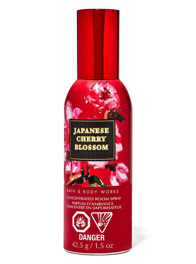 Bath and Body Works Japanese Cherry Blossom Concentrated Room Spray 42.5 g สเปรย์ปรับอากาศ ขวดเล็ก แต่ฉีดได้มากถึง 250ครั้ง++ เหมาะสำหรับใช้ฉีดเพื่อปรับอากาศ ให้เกิดกลิ่นหอมภายในเวลาอันรวดเร็ว ใครที่ต้องการเอาไว้ใช้ดับกลิ่นอับ กลิ่นไม่พึงประสงค์แบบด่วนๆ ข