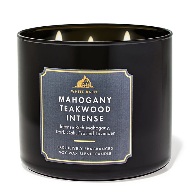 Bath & Body Works Mahogany Teakwood Intense 3-Wick Candle 411 g. เทียนหอมสุดพิเศษ ขนาดใหญ่ มี 3 ไส้เทียน กระจายกลิ่นหอมได้ทั่วห้อง กลิ่นหอมเปลือกไม้มะฮอกกานี ผสมกลิ่นไม้สักดำและกลิ่นไม้โอ๊ค ผสานกับกลิ่นลาเวนเดอร์ หอมผ่อนคลายเหมือนอยู่ในสปาเลยคะ