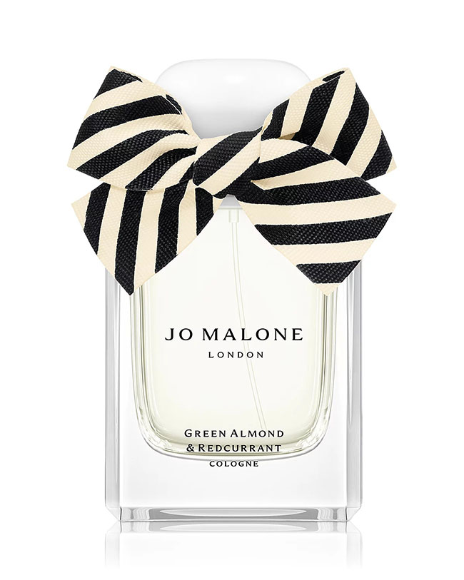 Jo Malone London Green Almond & Redcurrant Cologne Limited Edition 50 ml. (ไม่มีกล่อง) น้ำหอมโจมาโลน อีกหนึ่งกลิ่นหอมยอดฮิตที่เปี่ยมด้วยความร่าเริง สดใส และมีชีวิตชีวา จนถูกนำกลับมาในรูปแบบ Cologne ลิมิเต็ด เอดิชั่น พร้อมกับโบว์ลวดลายพิเศษไม่เหมือนใคร