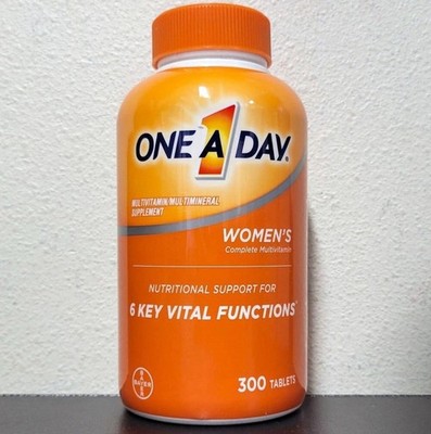 One A Day Women's Multivitamin 300 Tablets ของแท้นำเข้าจากอเมริกา วิตามินรวมสำหรับผู้หญิงในวัยทำงานที่อายุต่ำกว่า 50 ปี เป็นmultivitamin ได้รับสารอาหารครบถ้วนในเม็ดเดียวมีสารอาหารที่มากกว่าที่ผู้หญิงต้องการทั่วไป รวมทั้งการช่วยบำรุงกระดูกและการเพิ่มก