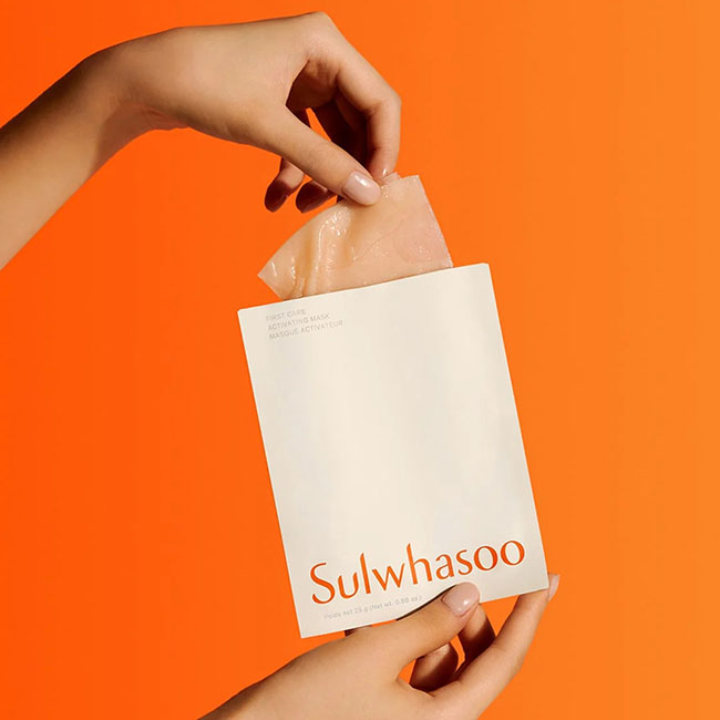 Sulwhasoo First Care Activating Mask 1 แผ่น แผ่นมาสก์หน้าเฟิร์สแคร์ แก้ปัญหาผิวแบบเร่งด่วน ภายใน 15 นาที มีส่วนผสมหลักของเซรั่ม First Care Activating Serum VI เข้มข้น สูตรใหม่ สู่ผลลัพธ์ผิวเย็นสดชื่นได้ทันที ช่วยฟื้นฟู เติมความชุ่มชื้นสู่ผิว ได้ผิวแน่นกระ