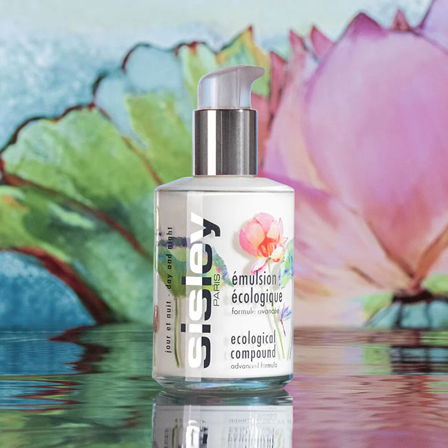 Sisley Ecological Compound Advanced Formula Limited Edition Blissful Lotus 125ml. ก้าวเข้าสู่โลกแห่งความลึกลับของดอกบัวด้วยดีไซน์รุ่นจำกัดจำนวนใหม่จาก Blissful Lotus Collection อิมัลชั่นบำรุงตัวดังสูตรใหม่ที่ได้รับการพัฒนาเพื่อปรับให้เหมาะกับทุกสภาพผิว ช่