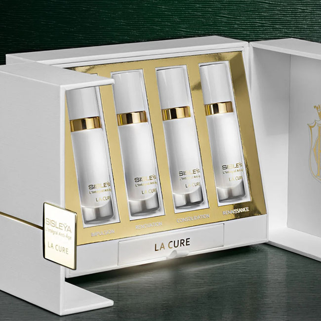 Sisley Sisleya L'Integral Anti-Age La Cure 10 ml.*4 ขวด โปรแกรมบำรุงผิวสูตรเร่งรัด มอบผลลัพธ์อัศจรรย์ ดุจผิวเกิดใหม่ใน 4 สัปดาห์ กับมอยเจอไรเซอร์ปลดล็อคพลังการฟื้นฟูผิว สูตรผสมอันทรงประสิทธิภาพเพื่อผิวอ่อนเยาว์