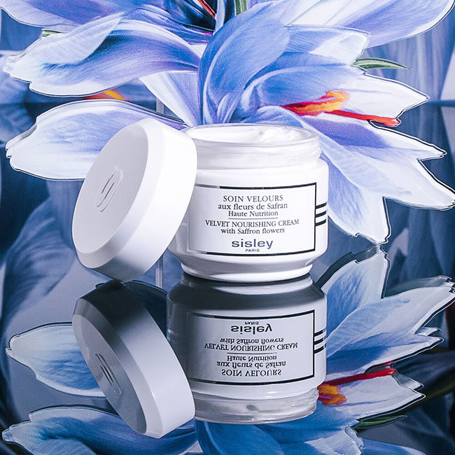 Sisley Velvet Nourishing Cream with Saffron flowers 50 ml. ครีมบำรุงผิวหน้าที่ออกแบบเฉพาะ เพื่อรับมือปัญหาผิวแห้งจากนานาสาเหตุ สัมผัสความเปลี่ยนแปลงเมื่อใช้ และให้ผลลัพธ์ของผิวที่ดูดียิ่งๆขึ้นในระยะยาว