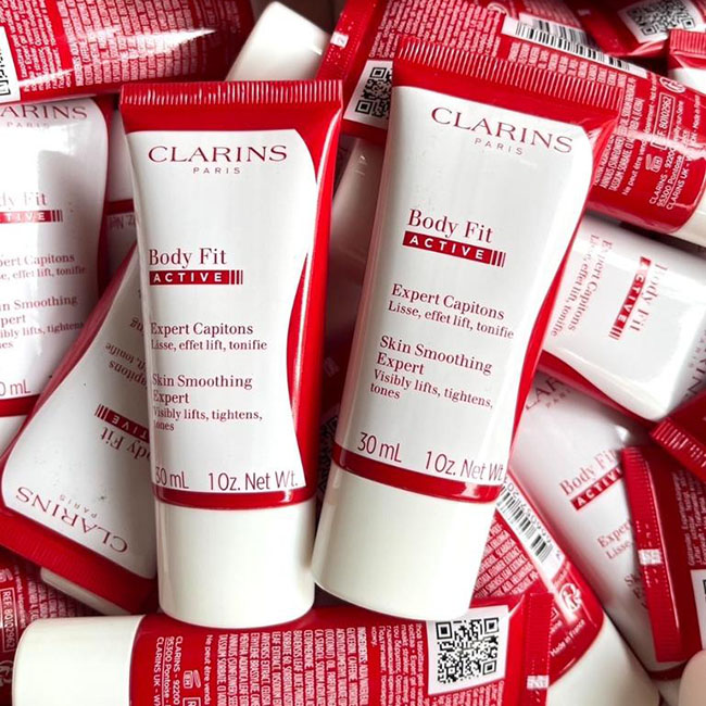 CLARINS Body Lift Active Expert Capitons Skin Smoothing Expert ขนาดทดลอง 30ml. ครีมลดเซลล์ลูไลท์ ผิวเปลือกส้ม อุดมด้วยสารสกัดจากชาเขียวออร์แกนิก คาเฟอีนจากพืช และสารสกัดจากธรรมชาติอีก 6 ชนิด ช่วยลดการสะสมของไขมันเพิ่มความกระชับ โดยเฉพาะบริเวณต้นขา เอว หน้