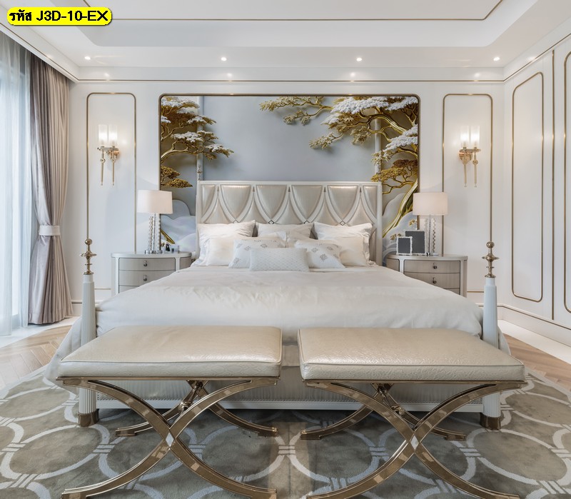 วอลเปเปอร์ลายต้นสนทองบนพื้นสีอ่อน ให้ห้องนอนดูหรูสงบ สื่อถึงความมั่นคงและความสง่างามเหนือกาลเวลา