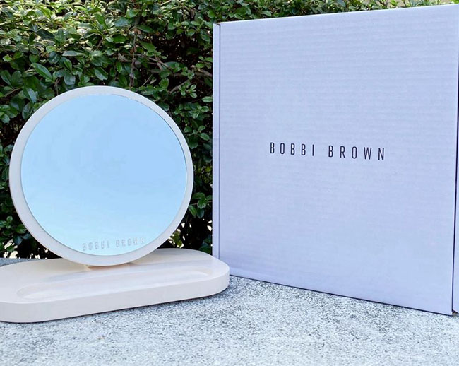 Bobbi Brown Vanity Mirror ขนาด 25x30x5 cm. กระจกตั้งโต๊ะ แบบพับได้ จาก Bobbi Brown ของแท้ พร้อมกล่อง