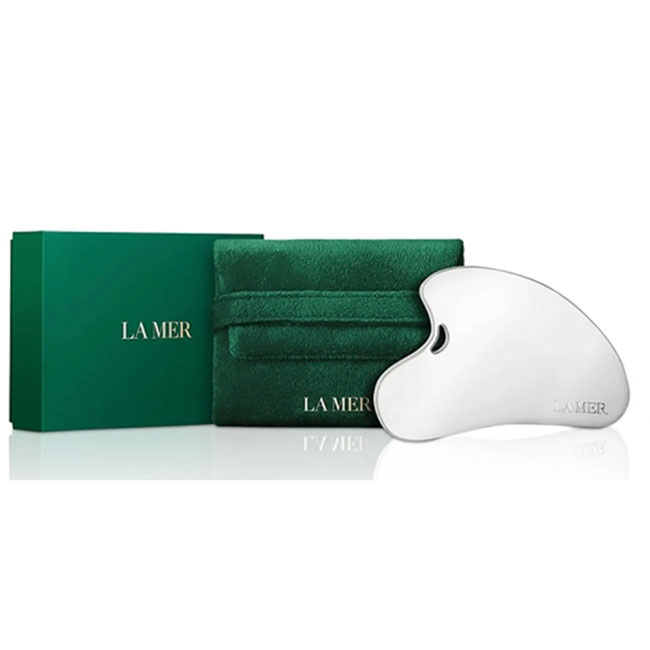 La Mer Gua Sha Exclusive Gift ของแท้ แพคเกจถุงเก็บและกล่องแบบใหม่ กัวซา นวดหน้า จากลาแมร์ พร้อมซองผ้ากำมะหยี่รุ่นใหม่ + กล่องดิออร์สีเขียวพร้อมโลโก้บนกล่องสวยหรู พบประสบการณ์เหนือชั้นของการฟื้นบำรุงผิว สำหรับนวดหน้า กระชับรูผิวและขุมขน ลดริ้วรอย ร่องน้ำหม