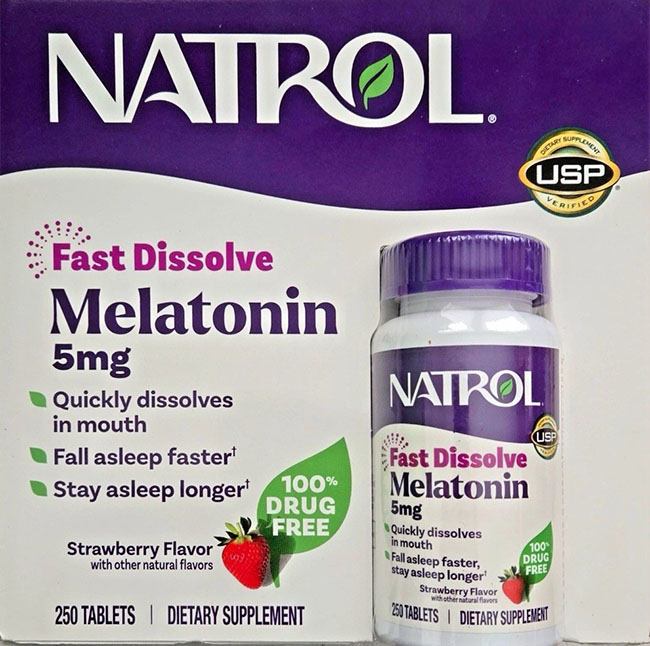 Natrol Melatonin 5 Mg Fast Dissolve Tablets, 250 Tablets Strawberry Flavor ของแท้จากอเมริกา แพคเกจใหม่ 2025 วิตามินเมลาโทนิน 5 mg แบบเม็ดอมสะดวกทานง่าย รสสตรอเบอร์รี่แสนอร่อย แค่อมให้ละลายในปาก ไม่จำเป็นต้องดื่มน้ำตาม มีคุณสมบัติกึ่งฮอร์โมน ช่วยให้เราหลับ