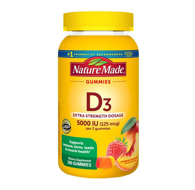 Nature Made Extra Strength Vitamin D3 125 mcg, 200 Gummies Strawberry, Peach & Mango Flavors กัมมี่วิตามินดี3 รสชาติอร่อย ทานง่าย ซึ่งเป็นรูปแบบวิตามิน D ที่ร่างกายต้องการ ช่วยบํารุงสุขภาพกระดูก ฟัน กล้ามเนื้อ และภูมิคุ้มกัน กัมมี่รสสตรอเบอร์รี่ พีช แ