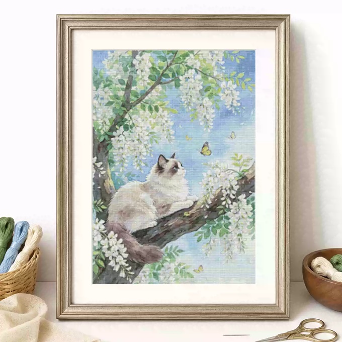 Cat Seeking Butterfly (พิมพ์ลาย)