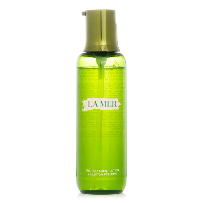 LA MER The Treatment Lotion 250ml. น้ำตบลาแมร์ไซส์ใหญ่สุดคุ้มที่ออกแบบมาเพื่อเติมพลังให้ผิวอย่างล้ำลึก ดีไซน์หัวปั๊มใช้งานง่าย ไม่ต้องคอยเหยาะหรือเทให้หกเลอะเทอะ สูตรใหม่ล่าสุดที่มีคุณสมบัติในการฟื้นบำรุงผิวอย่างเข้มข้น หรือ Serum Strength ช่วยลดเลือนเส้น
