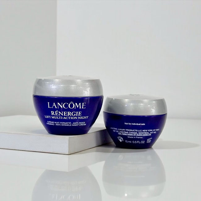 Lancome RENERGIE Lift Multi-Action Night Cream ขนาดทดลอง 15 ml.ไนท์ครีมต่อต้านริ้วรอยประสิทธิภาพสูง ปกป้องริ้วรอยที่จะเกิดขึ้นใหม่ นำเสนอมิติใหม่ในการยกกระชับผิวหน้า ด้วยการทำงานของ โปรตีนที่จำเป็นต่อการทำงานของเซลล์ผิว ทำให้ผิวแข็งแรง กระชับ ไม่หย่อนคล้อ