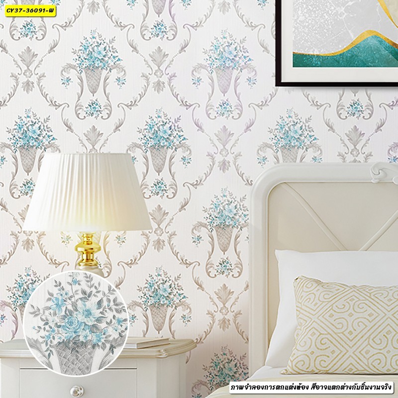 วอลเปเปอร์แต่งผนังลายดอกไม้สีฟ้าคลาสสิก ขับเน้นภาพติดผนังศิลปะ สร้างความผ่อนคลายในห้องนอนวินเทจ
