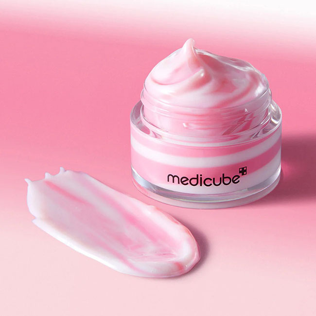 Medicube PDRN Lip Sleeping Mask 10 g. มาส์กบำรุงริมฝีปากเนื้อสัมผัสเนียนนุ่มดุจลูกอมละลายลงบนริมฝีปาก สูตร PDRN DNA แซลมอน ช่วยให้ริมฝีปากอวบอิ่ม ฉ่ำวาว ดูสุขภาพดีตั้งแต่คืนแรก
