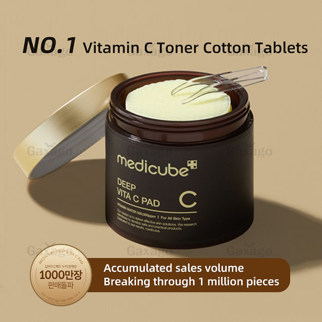 Medicube Deep Vita C Pad 150 g (70 Pads) โทนเนอร์แผ่นวิตามินซีจากเกาหลี ช่วยลดเลือนจุดด่างดำ ลดรอยสิว ฝ้า กระ ปรับผิวให้สม่ำเสมอ ปรับสีผิวให้กระจ่างใส และผลัดเซลล์ผิวอย่างอ่อนโยน ด้วยสารสกัดหลัก ที่มีวิตามินซีเข้มข้นสูงถึง 500,000 ppm และน้ำสกัดจากผลซีบัค