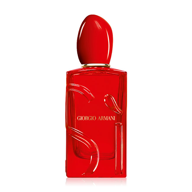 Giorgio Armani Red Musk Passione Eau de Parfum Natural Spray 100 ml. กลิ่นหอมที่ปลุกทุกสัมผัสของคุณ ที่ผสานกลิ่นมัสก์อันเย้ายวนกับความหอมหวานของสตรอว์เบอร์รี่และกลีบกุหลาบ พร้อมเพิ่มความลึกซึ้งด้วยวานิลลา มอบความหอมเร่าร้อนเต็มเปี่ยมด้วยเสน่ห์ สำหรับผู้หญ