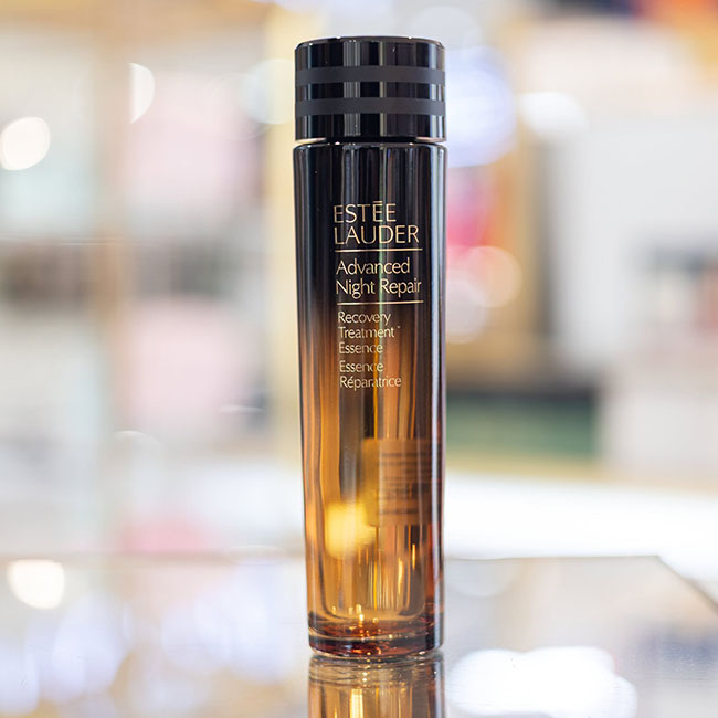 Estee Lauder Advanced Night Repair Recovery Treatment Essence 200ml. ใหม่! น้ำตบผิวสำลักน้ำ น้ำตบสูตรใหม่จากเอสเต้ น้ำตบ ANR ฟื้นบำรุงผิวด้วยเทคโนโลยี Bio-Exosome ผสานเปปไทด์กว่า 500+ ชนิด ผิวดูชุ่มชื้นล้ำลึก แข็งแรง และเรียบเนียนตั้งแต่ครั้งแรกที่ใช้ เนื