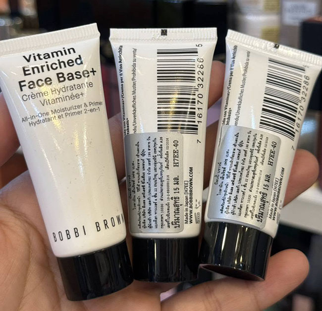  Bobbi Brown Vitamin Enriched Face Base+ All-in-One Moisturizer & Primer ขนาดทดลอง 15 ml. (แบบหลอด ไม่มีกล่อง) เบสบำรุงผิวอัปเกรดสูตรใหม่เป็น Vitamin Enriched Face Base+ เพิ่มส่วนผสมที่บำรุงผิวแบบจัดหนักจัดเต็ม SuperVitamin Blend บูสต์ผิวไบร์ทด้วย Sup