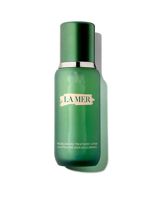 LA MER The Balancing Treatment Lotion 100 ml. น้ำตบตัวดังสูตรใหม่ ที่ได้รับการคิดค้นมาเป็นพิเศษสำหรับผิวผสม - ผิวมัน เพื่อผิวชาวเอเซียโดยเฉพาะ เข้มข้นเหมือนเดิม เพิ่มเติมคือความกระจ่างใส ช่วยลดความมัน กระชับรูขุมขน ผิวดูกระจ่างใส เนื้อจะเปลี่