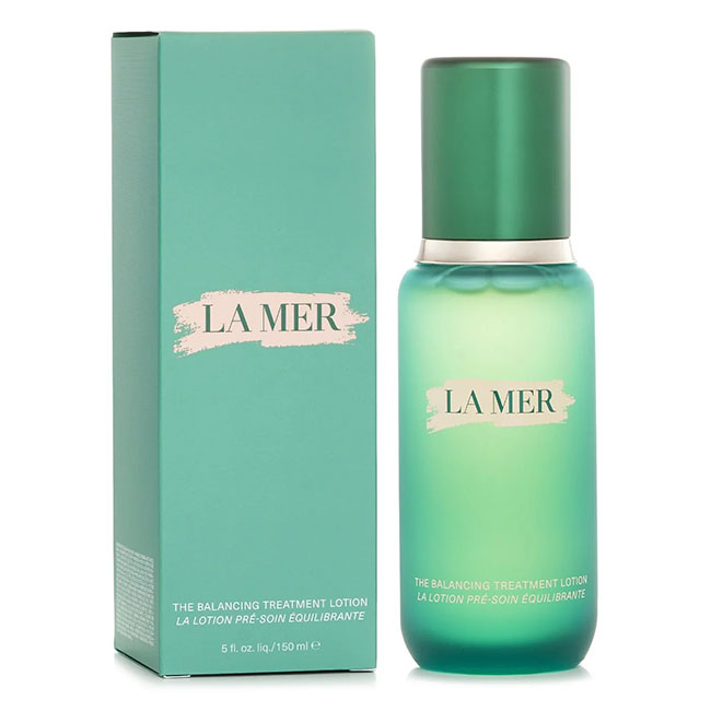 LA MER The Balancing Treatment Lotion 150 ml. น้ำตบตัวดังสูตรใหม่ ที่ได้รับการคิดค้นมาเป็นพิเศษสำหรับผิวผสม - ผิวมัน เพื่อผิวชาวเอเซียโดยเฉพาะ เข้มข้นเหมือนเดิม เพิ่มเติมคือความกระจ่างใส ช่วยลดความมัน กระชับรูขุมขน ผิวดูกระจ่างใส เนื้อจะเปลี่
