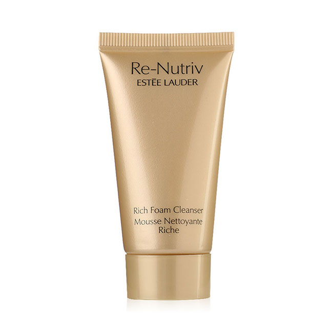 Estee Lauder Re-Nutriv Rich Foam Cleanserขนาดทดลอง 30ml. โฟมล้างหน้า รุ่นแพงสุดของเอสเต้ ล้างสะอาด บำรุงลึกประหนึ่งมาส์กหน้า หลังล้างหน้าทันที ผิวเราจะสดชื่น สว่าง สดใส เฟรชขึ้น ประหนึ่งได้รับการบำรุงมาอย่างดีครีมโฟมล้างหน้าสูตรอ่อนโยน ทำความสะอาดสิ่งสกปร