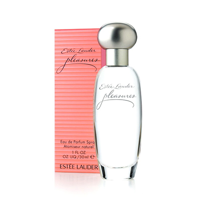 Estee Lauder Pleasures Eau de Parfum Spray 30ml. ความหอมในรูปแบบอ่อนเบาบางของหมู่มวลดอกไม้ คล้ายกลิ่นรื่นรมย์ของดอกไม้หลังสายฝนฉ่ำ หอมโดดเด่นด้วยกลิ่นหอมแรกของดอกลิลลี่สีขาว และใบไวโอเล็ตสด พร้อมกลิ่นหอมของพืชน้ำสีเขียว ส่วนกลิ่นหอมหลัก เผยกลิ่นไลแลค