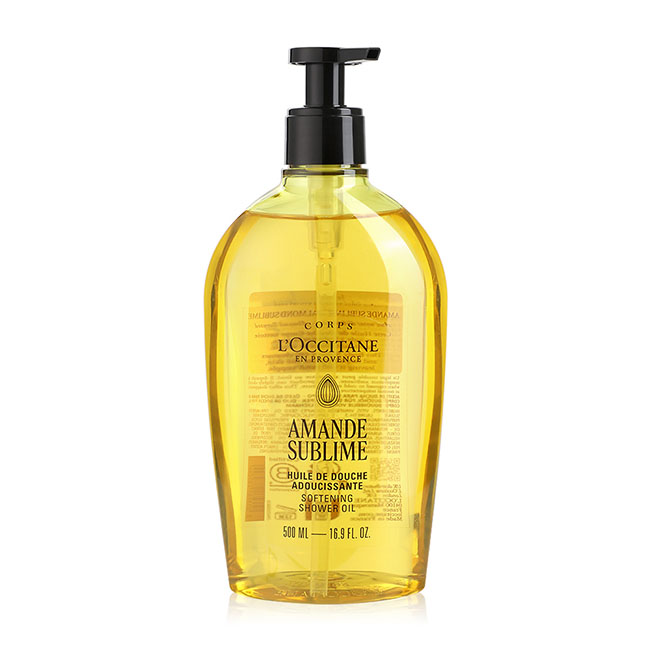 L'Occitane Amande Shower Oil 500ml. แพ็คเกจใหม่ ขวดใหญ่หัวปั๊ม เจลเนื้อออยล์จะกลายเป็นครีมน้ำนมละเอียดอ่อน ด้วยส่วนผสมของ Almond เข้าบำรุงผิวให้นุ่มละเอียดจนรู้สึกได้ เรียบลื่น ชุ่มชื้น กลับสมดุลให้ผิว กลิ่นละมุน สะอาดไม่แห้งตึง และยังสาม