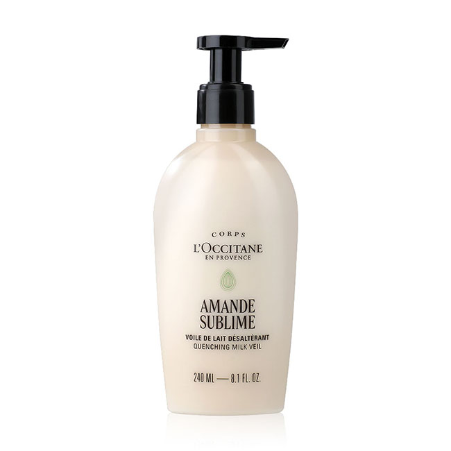 L'Occitane Amande Sublime Quenching Milk Veil 240ml. แพ็คเกจใหม่ บอดีโลชัน อุดมไปด้วยส่วนผสมจากธรรมชาติ 98% ด้วยน้ำมันเมล็ดอัลมอนด์ นม โปรตีน และซิลิเซียมเข้าไว้ด้วยกัน ช่วยเติมเต็มความชุ่มชื้นให้กับผิว พร้อมมอบผิวที่ดูกระชับและโกลวใส ด้วยเนื้อสัมผัส
