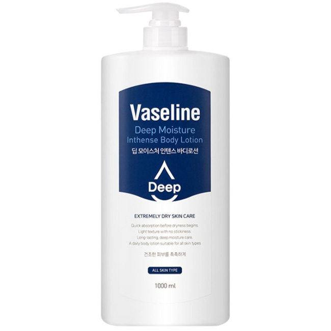Vaseline Deep Moisture Intense Body Lotion 1000 ml. หัวปั๊ม โลชั่นขวดสีฟ้าตัวดังนำเข้าจากเกาหลี เป็นโลชั่นบำรุงผิวกายสูตรเข้มข้นที่ออกแบบมาเพื่อฟื้นบำรุงผิวแห้งกร้านและผิวขาดน้ำโดยเฉพาะ ขวดใหญ่ ขนาด 1 ลิตร ใช้ได้นาน