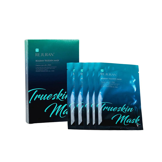 Rejuran TrueSkin Sheet Mask 1 กล่อง มี 5 แผ่น รุ่นใหม่ล่าสุดจากเเบรนด์  ใช้ในงานคลินิกคู่กับ reju แบบฉีด มาสก์กู้ผิวพัง จางร่องริ้ว เก็บงานเนี้ยบถึงคอ เอา PDRN ตัวตำนานมาปรับให้แอคทีฟไวใน 20 นาที