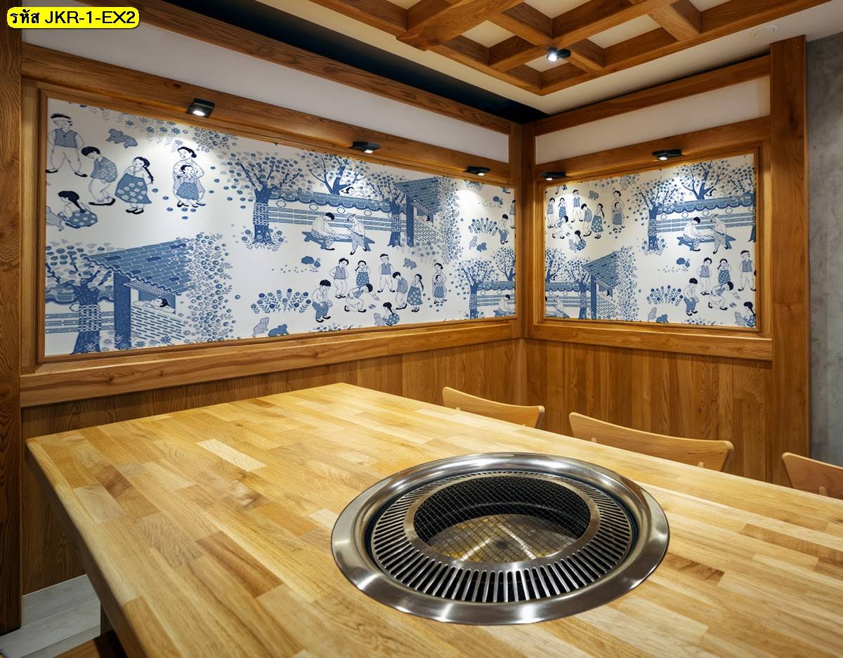 ภาพแต่งผนังลายวิถีชีวิตดั้งเดิม ผสานศิลปะสีน้ำเงินกับกรอบไม้ สร้างบรรยากาศอบอุ่นอย่างมีเอกลักษณ์