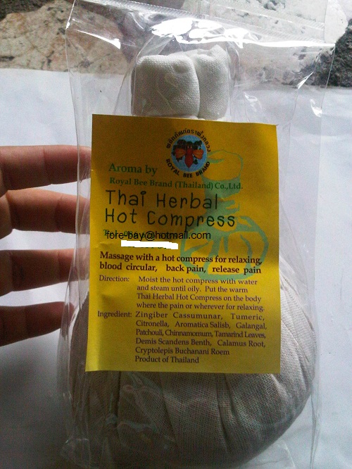 thai herbalhot compress ลูกประคบสมุนไพร ยี่ห้อ Royal Bee ช่วยผ่อนคลาย 100 กรัม