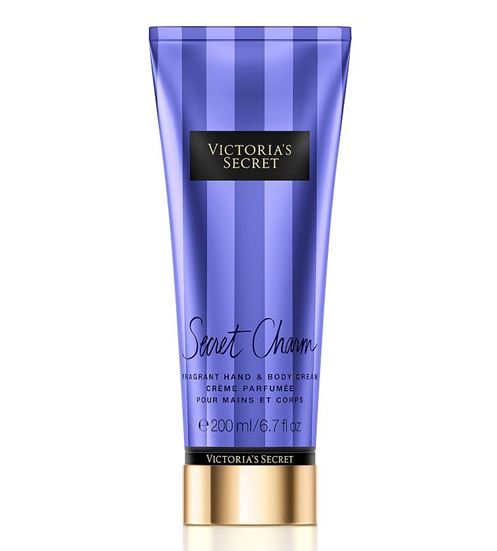 Victoria's Secret Secret Charm Fragrant Hand & Body Cream 200 ml. บอดี้ครีมน้ำหอมสูตรบำรุงเข้มข้น กลิ่นนี้จะเป็นกลิ่นหอมอ่อนๆของดอกกุหลาบสีชมพู ผสมกับกลิ่นหอมของดอกมะลิ ให้ความรู้สึกหรูหรา แฝงด้วยความน่ารักอ่อนโยน กลิ่นไม่แรงจนเกินไป