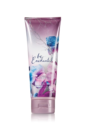Bath & Body Works Be Enchanted 24 Hour Moisture Ultra Shea Body Cream 226g. บอดี้ครีมถนอมผิวกลิ่นหอมติดผิวกายนานตลอดวัน กลิ่นหอมหวานของมวลดอกไม้นานาพรรณ ให้ความรู้สึกหอมหวาน กลิ่นนี้หอมน่ารักมากๆคะ 