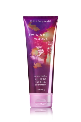 Bath & Body Works Twilight Woods 24 Hour Moisture Ultra Shea Body Cream 226g. ครีมบำรุงผิวสุดเข้มข้น มีกลิ่นหอมติดทนนาน กลิ่นหอมนุ่มๆประมาณวนิลลาอ่อนๆ ที่ลึกลับเย้ายวนน่าค้นหา เป็นวนิลลาที่หอมสดชื่นไม่เลี่ยนค่ะ 
