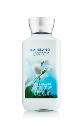 Bath & Body Works Sea Island Cotton Shea & Vitamin E Body Lotion 236 ml. โลชั่นถนอมผิวกลิ่นหอมติดผิวกายนานตลอดวัน กลิ่นนี้จะมีความหอมสะอาดอ่อนๆ แบ้วๆ ใสๆ คล้ายกลิ่นแป้งเด็กค่ะใครได้กลิ่นก็อยากอยู่ใกล้ๆ