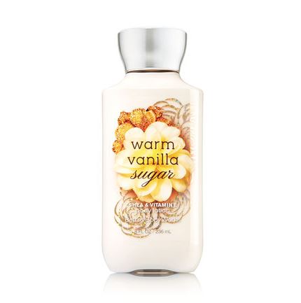 Bath & Body Works Warm Vanilla Sugar Shea & Vitamin E Body Lotion 236 ml. โลชั่นบำรุงผิวสุดพิเศษ กลิ่นนี้จะหอมวนิลานุ่มๆ ขนมๆ หอมไฮโซเหมือนน้ำหอมแบรนด์ดังไม่มีผิดเลยค่ะ ใครที่ชอบกลิ่นวนิลานุ่มๆต้องไม่พลาดนะคะ เป็นกลิ่นยอดนิยมของสาวๆด้ว