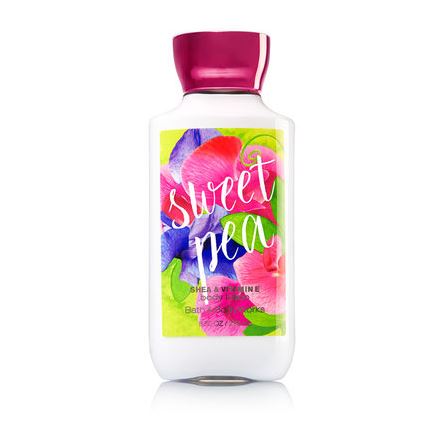 Bath & Body Works Sweet Pea Shea & Vitamin E Body Lotion 236 ml. โลชั่นบำรุงผิวสุดพิเศษ กลิ่นดอกสวีทพี หอมหวานสดใส คล้ายเยลลี่สีชมพูในถ้วยใส มีกลิ่นผสมของผลแพร์กับราสเบอร์รี่ ทำให้กลิ่นนี้เป็นที่ติดใจของสาวๆวัยรุ่นจนยากจะเปลี่ยนใจเลยค่