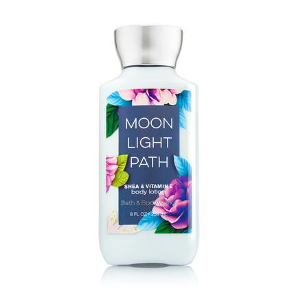 Bath & Body Works Moonlight Path Shea & Vitamin E Body Lotion 236 ml. โลชั่นบำรุงผิวสุดพิเศษ กลิ่นนี้จะอ่อนๆ ละมุนๆ เบาๆ เหมือนกลิ่นครีมอ่อนๆ ธรรมชาติค่ะ เหมาะสำหรับคนที่ไม่ชอบกลิ่นฉุน แต่ต้องการให้กลิ่นติดทนค่ะ