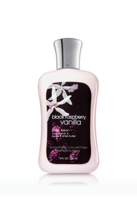 Bath & Body Works Black raspberry Vanilla Shea & Vitamin E Body Lotion 236 ml. โลชั่นถนอมผิวเติมความชุ่มชื่นให้ผิว ทั้งยังมีกลิ่นหอมติดผิวกายนานตลอดวัน กลิ่นนี้จะมีความหอมเปรี้ยวหวานของราสเบอรี่ผลสีม่วงเข้ม นุ่มละมุนด้วยกลิ่นวนิลาเหมาะ