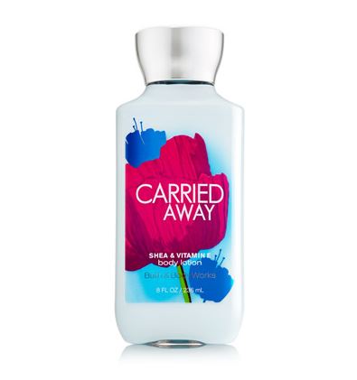 Bath & Body Works Carried Away Shea & Vitamin E Body Lotion 236 ml. โลชั่นถนอมผิวเติมความชุ่มชื่นให้ผิว ทั้งยังมีกลิ่นหอมติดผิวกายนานตลอดวัน กลิ่นหอมหวานแบบสดใสของหมู่มวลผลไม้และดอกไม้นานาพันธุ์ ให้ความรู้สึกเหมือนขนมหวาน เยลลี่ หอมเย็