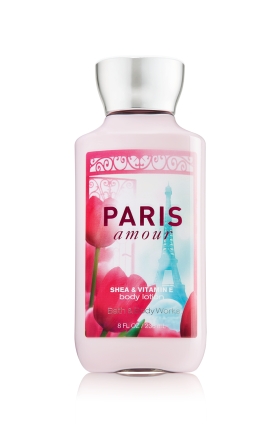 Bath & Body Works Paris Amour Shea & Vitamin E Body Lotion 236 ml. โลชั่นบำรุงผิวสุดพิเศษ กลิ่นหอมเหมือนน้ำหอมเคาน์เตอร์แบรนด์หรู มีกลิ่นของดอกทิวลิปผสมกับกลิ่นแชมเปญนุ่มๆ เย้ายวนกลิ่นไอเมืองแฟชั่นให้ความรู้สึกหรูหรามีระดับ 
