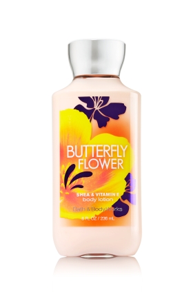 Bath & Body Works Butterfly Flower Shea & Vitamin E Body Lotion 236 ml. โลชั่นบำรุงผิวสุดพิเศษ กลิ่นนี้จะออกแนวดอกไม้นานาพันธุ์ค่ะโดยส่วนตัวคิดว่าคล้ายๆ กับกลิ่นดอกเล็บมือนางบ้านเรานี่ล่ะค่ะ แต่กลิ่นจะหอมแบบอ่อนกว่าละมุนกว่าค่ะกลิ่นนี้