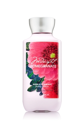 Bath & Body Works Midnight Pomegranate Shea & Vitamin E Body Lotion 236 ml. โลชั่นบำรุงผิวสุดพิเศษ กลิ่นนี้จะหอมทับทิม คล้ายๆพวกน้ำผลไม้ทับทิมค่ะหอมกลิ่นพีชและส้ม ผสมกับวนิลานุ่มๆอ่อนๆ ให้ความรู้สึกอบอุ่น คล้ายอยู่ในบรรยากาศของพระอาทิต