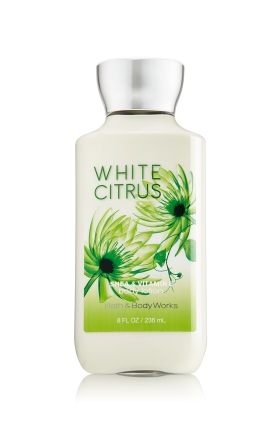 Bath & Body Works White Citrus Shea & Vitamin E Body Lotion 236 ml. โลชั่นบำรุงผิวสุดพิเศษ กลิ่นนี้จะมีความหอมสดชื่นซีตัสมากๆ คล้ายกลิ่นของไอศรีมรสมะนาว ใครที่เบื่อกลิ่นหอมของดอกไม้ลองเปลี่ยนมาใช้กลิ่นนี้ดูรับรองไม่ผิดหวังค่ะ